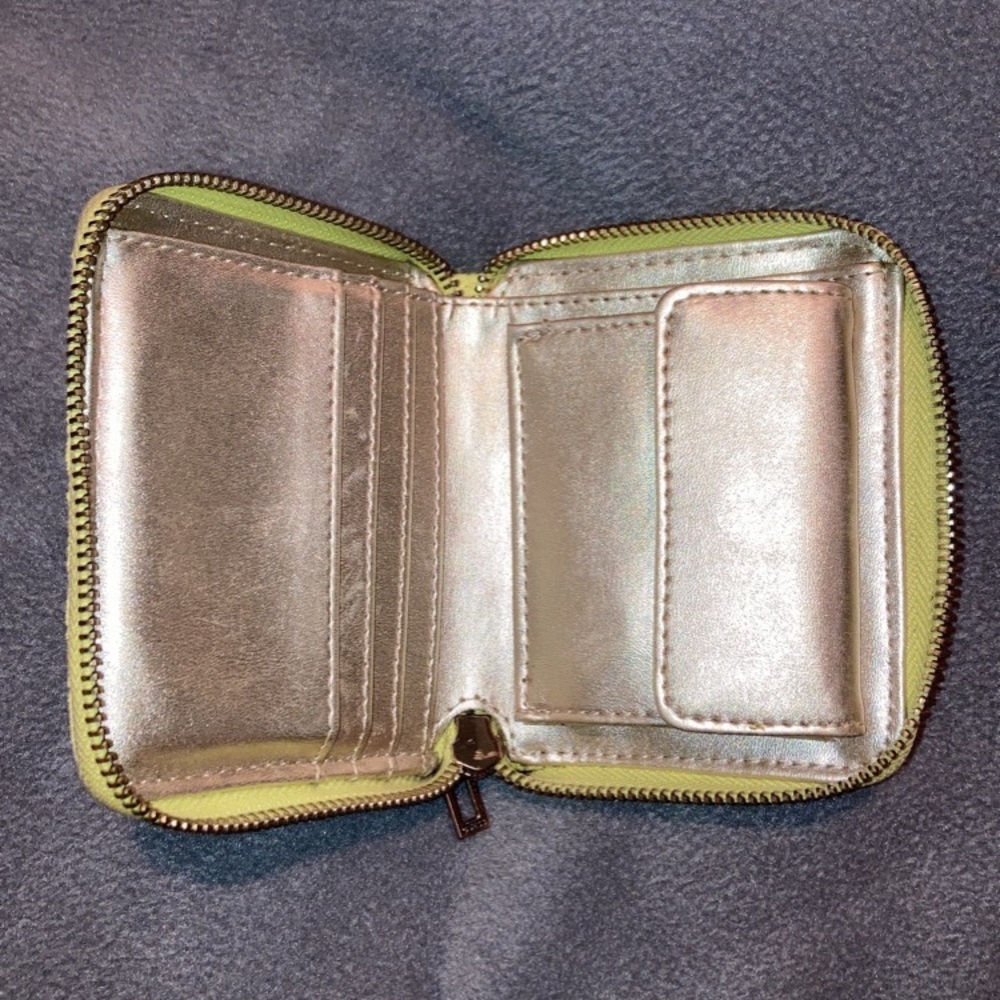 Small yellow guess wallet😊